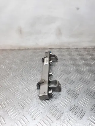 6M8G9D280AA Топливная рампа Mazda 3 BK 2.0л LF Арт 36548, вид 2