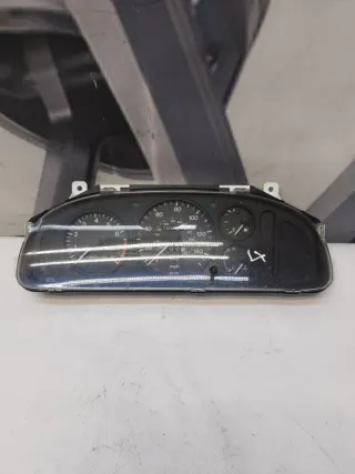 69719080 Щиток приборов (приборная панель) Mazda 323 BA Арт 40533, вид 1