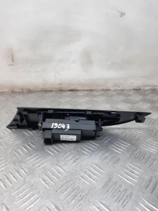 BP4K66370 Кнопка стеклоподъемника переднего левого Mazda 3 BK Арт 43960, вид 3