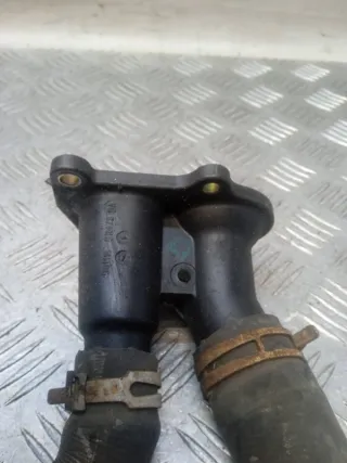 98MM9K478 Фланец (тройник) системы охлаждения Ford Focus 1 Арт 59587, вид 5