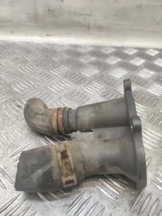 98MM9K7808 Фланец (тройник) системы охлаждения Ford Focus 1 Арт 60176, вид 1