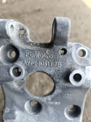 AV2Q8D611AB Кронштейн компрессора кондиционера Ford Focus 3 Арт MT29096074, вид 3