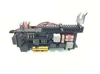 5DK00922527, 2045458201, 2045456132, 2044423500 Блок предохранителей Mercedes C W204 Арт 388277