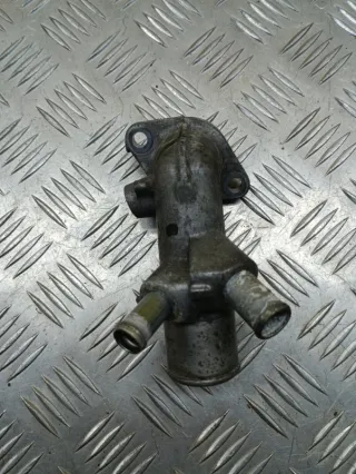 1630430010 Фланец (тройник) системы охлаждения Toyota Hilux 8 Арт 214761, вид 1