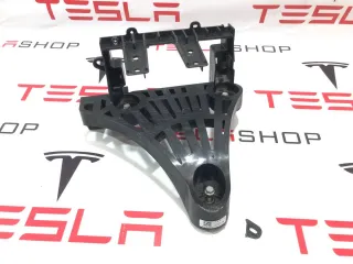 1673627-00-C,1667014-00-B Кронштейн компрессора кондиционера Tesla model 3 Арт 99477153, вид 1