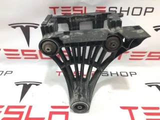 1673627-00-C,1667014-00-B Кронштейн компрессора кондиционера Tesla model 3 Арт 99477153, вид 4