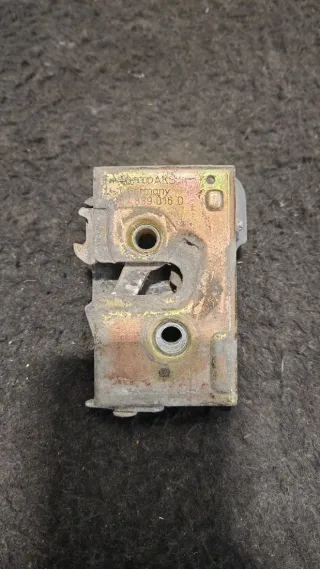 357839016 Замок двери задней правой Volkswagen Passat B4 Арт 94756862, вид 1
