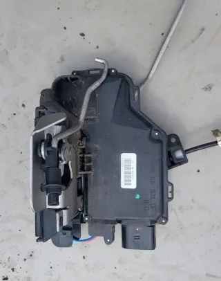 401837016 Замок двери передней правой Audi A6 C5 (S6,RS6) Арт 94761784, вид 1