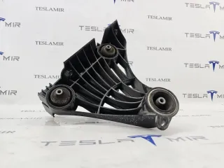 1673627-00,1667014-00 Кронштейн компрессора кондиционера Tesla model Y Арт 32626, вид 1
