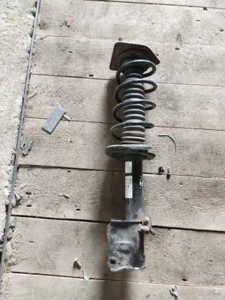  Стойка амортизатора переднего правого Mitsubishi Colt 6 Арт 94816589, вид 1
