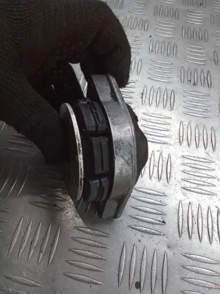 045117061D Подушка крепления кпп Volkswagen Passat B5 Арт 94828302, вид 6