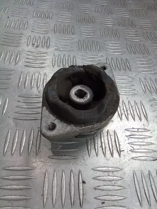 045117061D Подушка крепления кпп Volkswagen Passat B5 Арт 94828302, вид 3