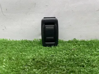 LC626638000 Кнопка стеклоподъемника заднего правого  Mazda MPV 2 Арт 169345, вид 1