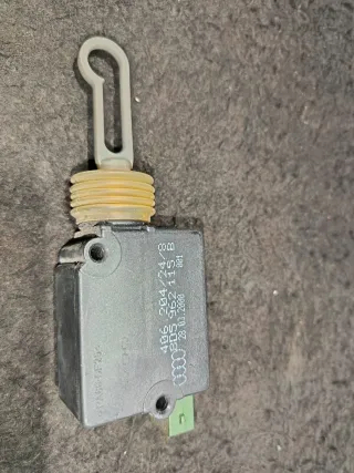 8D5962115 Активатор замка багажника Audi A4 B5 Арт 94837692, вид 3