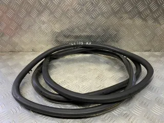 6787160110 Уплотнитель двери задней правой Toyota Land Cruiser 200 Арт 213256, вид 1