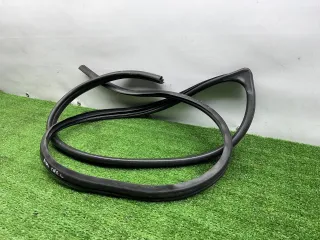 LC6259760C Уплотнитель двери передней левой Mazda MPV 2 Арт 169471, вид 2