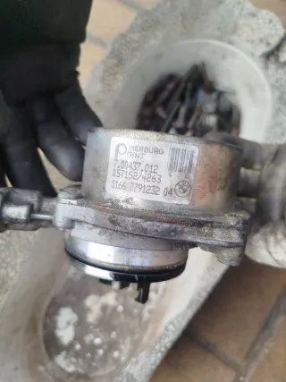 700437012 , 1166779123204 Насос вакуумный BMW X5 E53 Арт 94854204