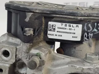 1044624-00 Суппорт задний правый Tesla model Y Арт 32714, вид 2
