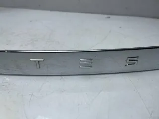100885600C Накладка двери (крышки) багажника Tesla model S Арт 100357, вид 3