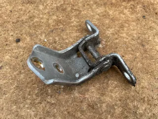  Петля двери передней левой серебро Mazda 5 1 Арт 1674EPY