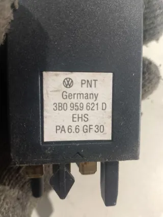 3B0 959 621 D Кнопка подогрева заднего стекла Volkswagen Passat B5 Арт 94930138, вид 2