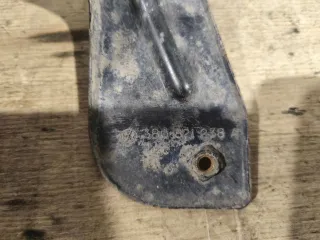 3B0821238 Кронштейн крепления крыла переднего правого Volkswagen Passat B5 Арт 94930249, вид 3