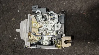 8D1837015 Замок двери передней левой Audi A4 B5 Арт 94937750, вид 5