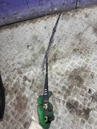  Щеткодержатель задний Mazda 626 GE Арт 94952453, вид 1