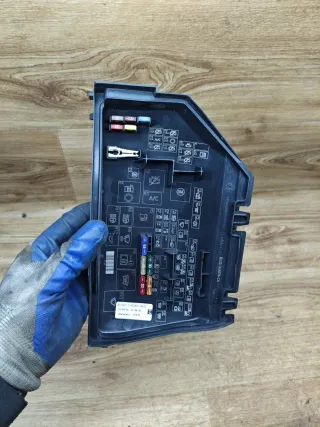BJ32-14290-AED,BJ32-14A076-CA крышка блока предохранителей Land Rover Evoque 1 Арт 96593, вид 2
