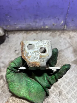  Петля двери передней левой Renault Logan 1 Арт 94973329, вид 1