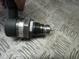 0281006037 Регулятор давления топлива Hyundai Santa FE 2 (CM) Арт 61526, вид 3
