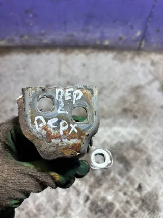  Петля двери передней левой Renault Logan 1 Арт 94985604, вид 1