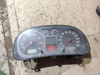 1J0920825 Щиток приборов (приборная панель) Volkswagen Golf 4 Арт 94985610, вид 1