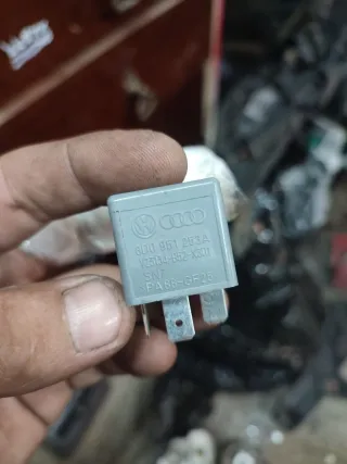 8D0951253A Реле (прочее) Audi A6 C5 (S6,RS6) Арт 006266, вид 2