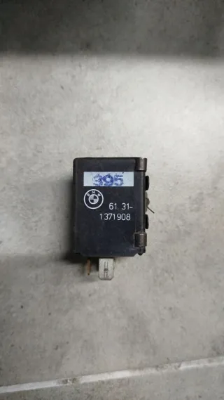 61311371908 Реле поворотов BMW 3 E30 Арт 95726836