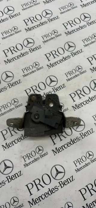A2047400735 Замок багажника Mercedes C W204 Арт 100603, вид 3