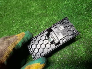 5G0959857D Кнопка стеклоподъемника переднего левого Skoda Karoq Арт 95777075, вид 4