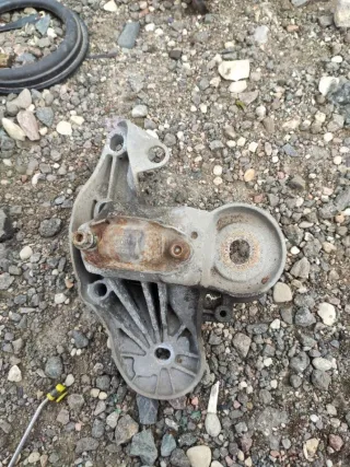 4F0199351H Кронштейн стабилизатора Audi A6 C6 (S6,RS6) Арт 95791385