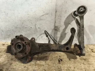 8D0407258 Кулак поворотный передний левый Volkswagen Passat B5 Арт 95791464, вид 1