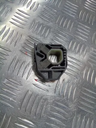 1Z0121367A,1K0121367C Опора радиатора Volkswagen Passat B6 Арт 95823550, вид 3