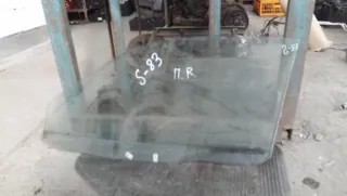  Стекло двери передней правой Mitsubishi Colt 5 Арт S-83, вид 1