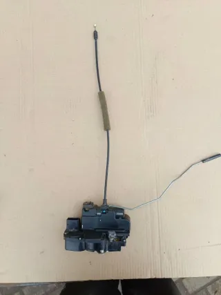  Замок двери передней правой Opel Antara Арт V184-95882276