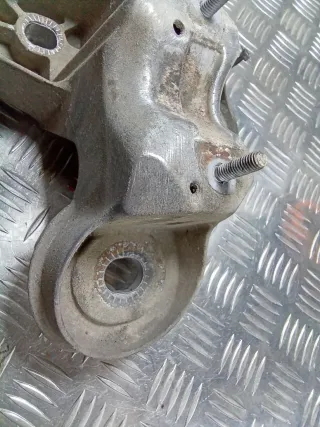 4F0199352M Кронштейн стабилизатора Audi A6 C6 (S6,RS6) Арт 96666689, вид 5