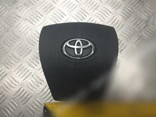 TG10A02002 Подушка безопасности водителя Toyota Prius V Арт 151516681, вид 1