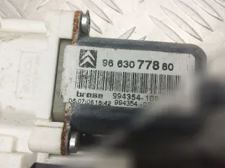 9663077880,994354108,1137328408,987287109 Моторчик стеклоподъемника передний левый Citroen C6 Арт 159421621, вид 2