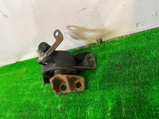 Подушка двигателя Mazda MPV 2 2.0л 2002г.  - Фото 3