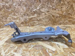 8V0821136A Кронштейн крепления крыла переднего правого Audi A3 8V Арт 39369935, вид 10