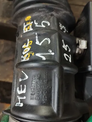 84257769 Патрубок воздушного фильтра Chevrolet Malibu 9 Арт 96729629, вид 3