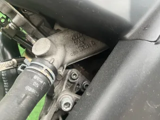 059121121D Корпус термостата Audi A6 C5 (S6,RS6) Арт 96735570, вид 1