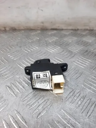 935753C010 Кнопка стеклоподъемника заднего правого Hyundai Santa FE 1 (SM) Арт 42532, вид 5